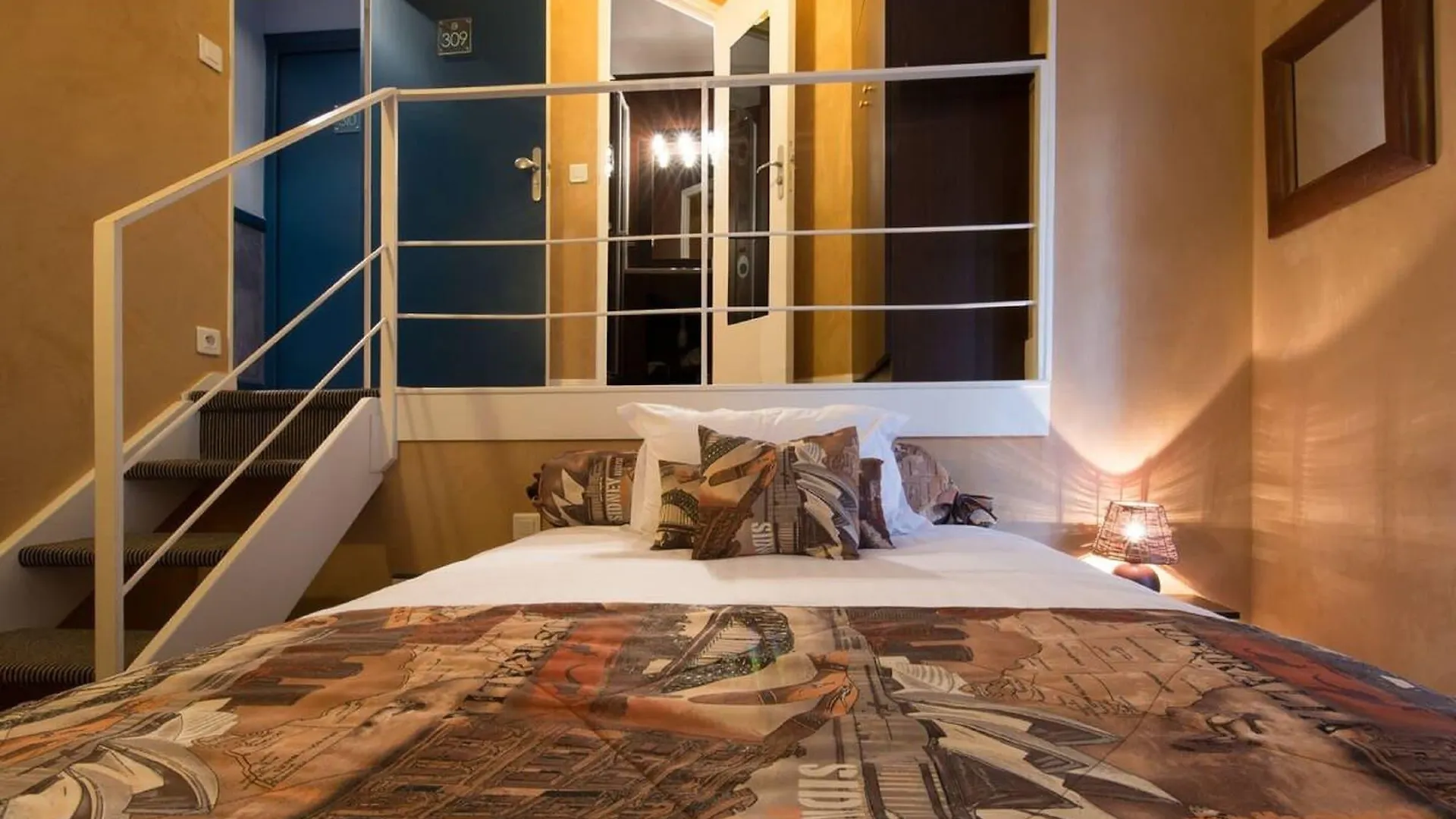*** Hotel Makom Pereire Paris France