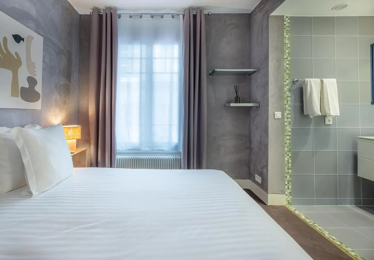 *** Hotel Makom Pereire Paris France