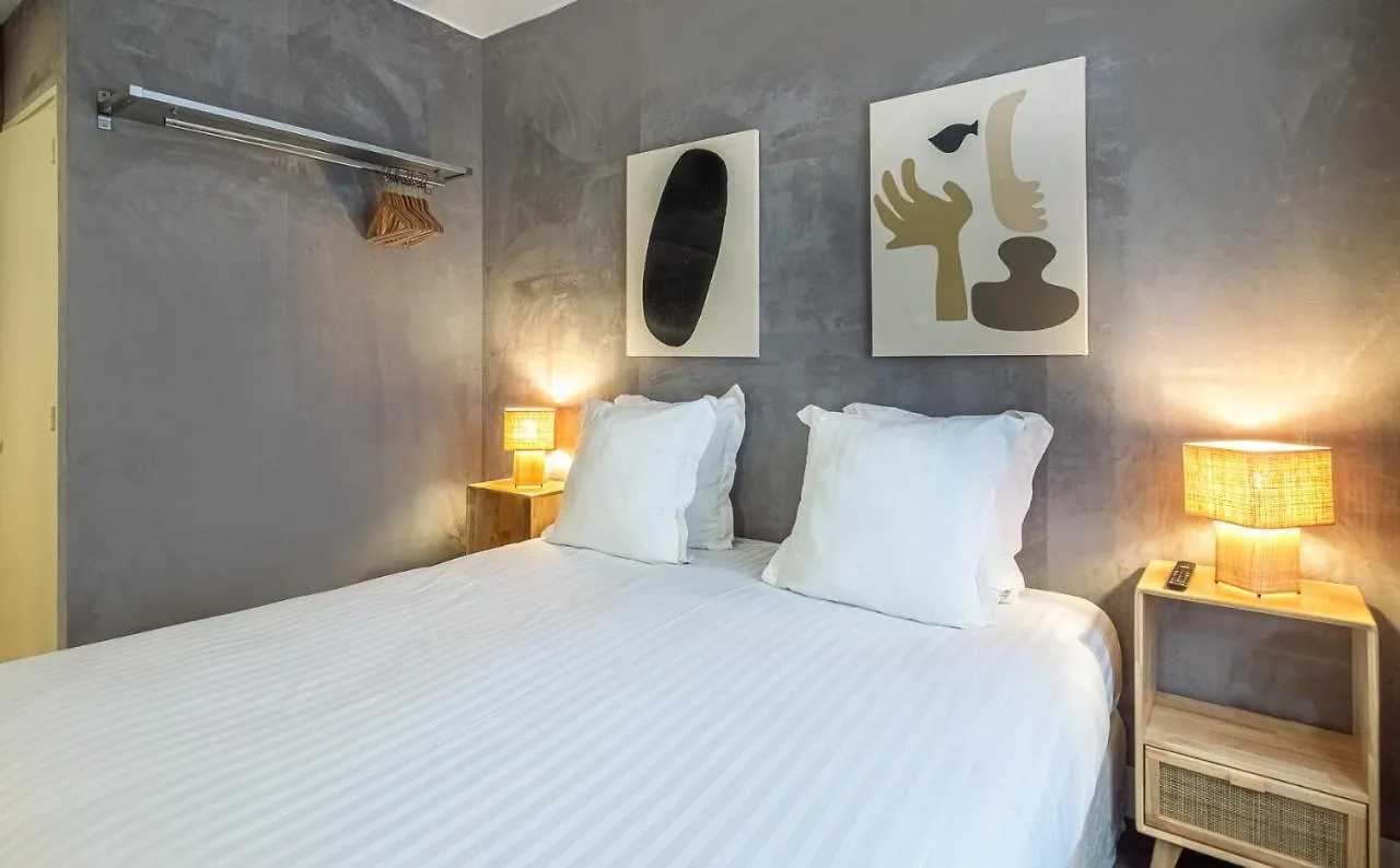 Makom Pereire Paris 3*,