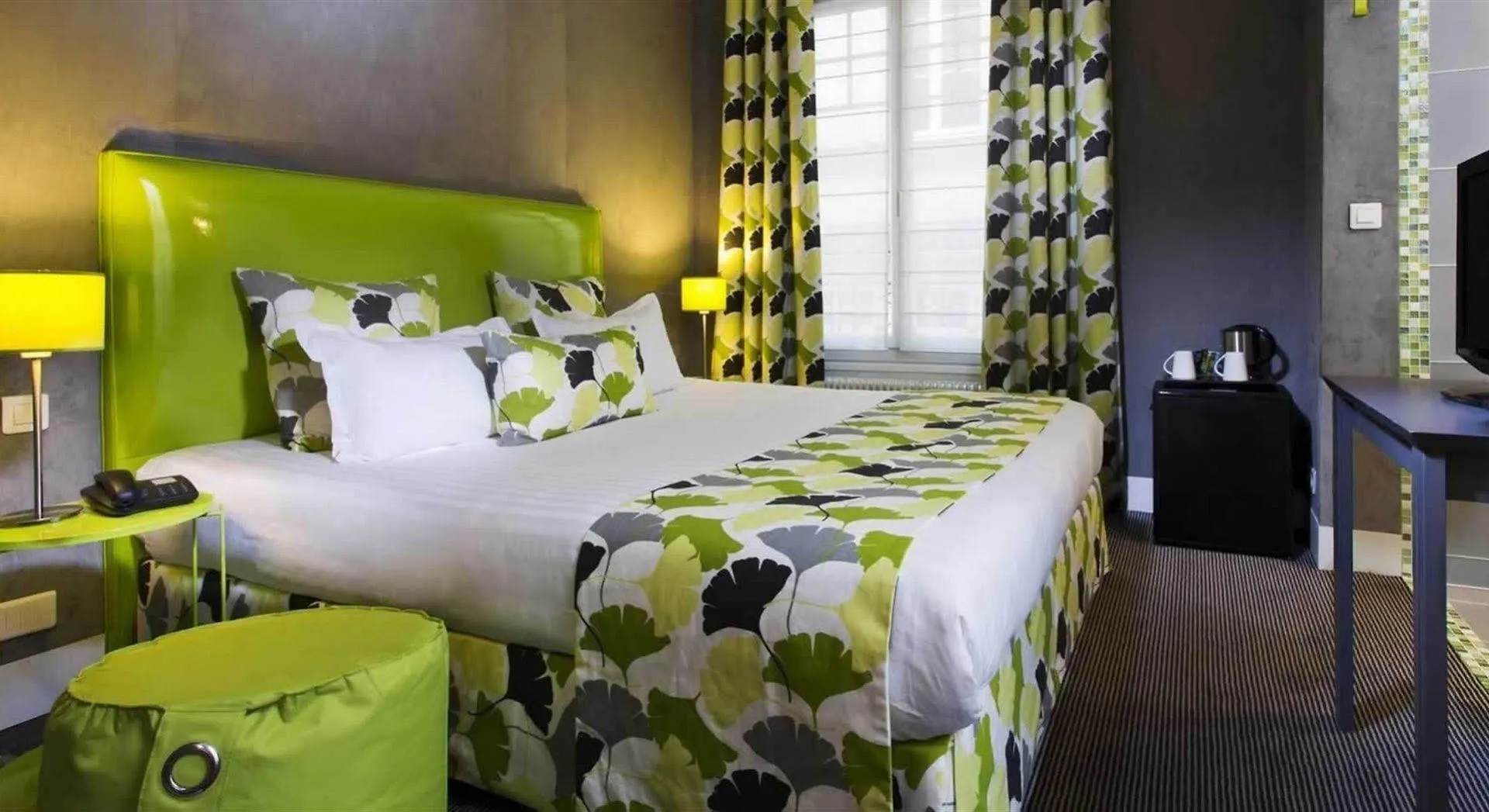 Makom Pereire Paris 3*,